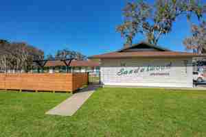 featured image of 211 Sw 8th St