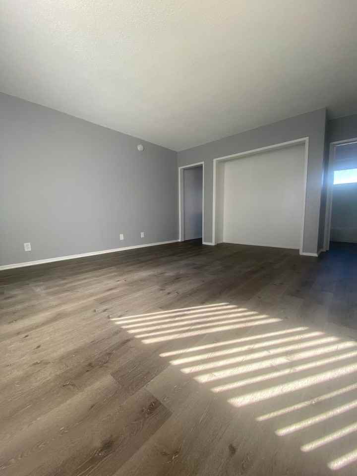 Royal Palms Apartments - Photo 4 of 13