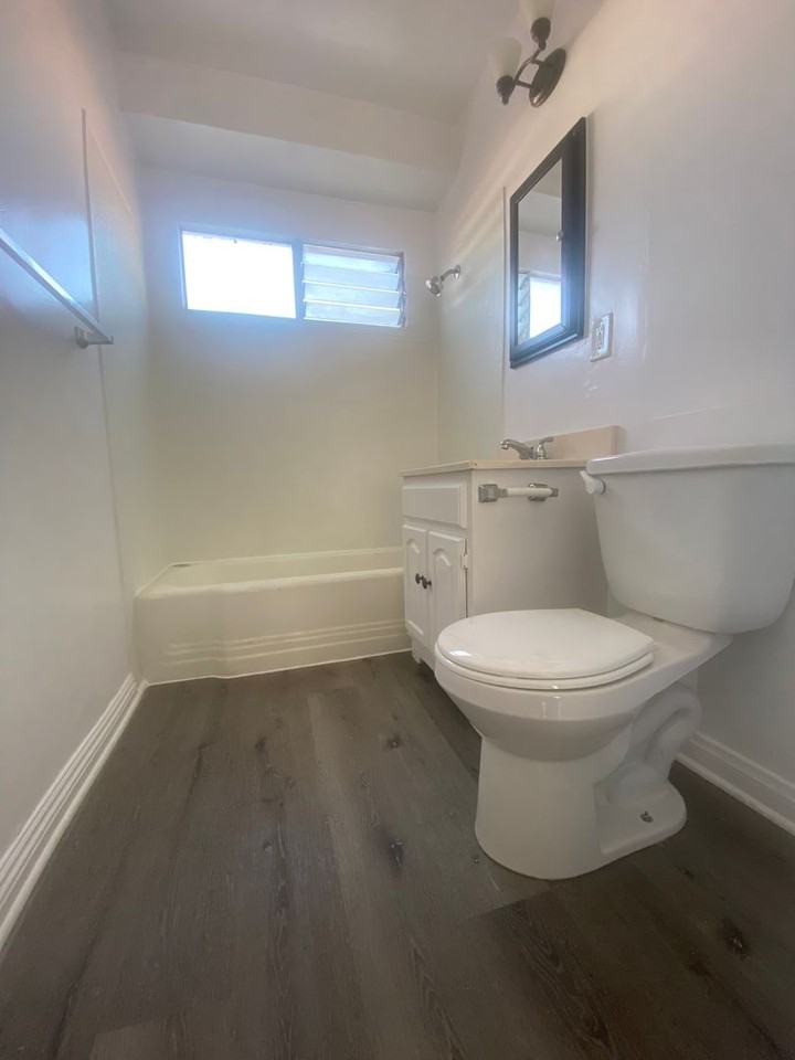 Royal Palms Apartments - Photo 5 of 13