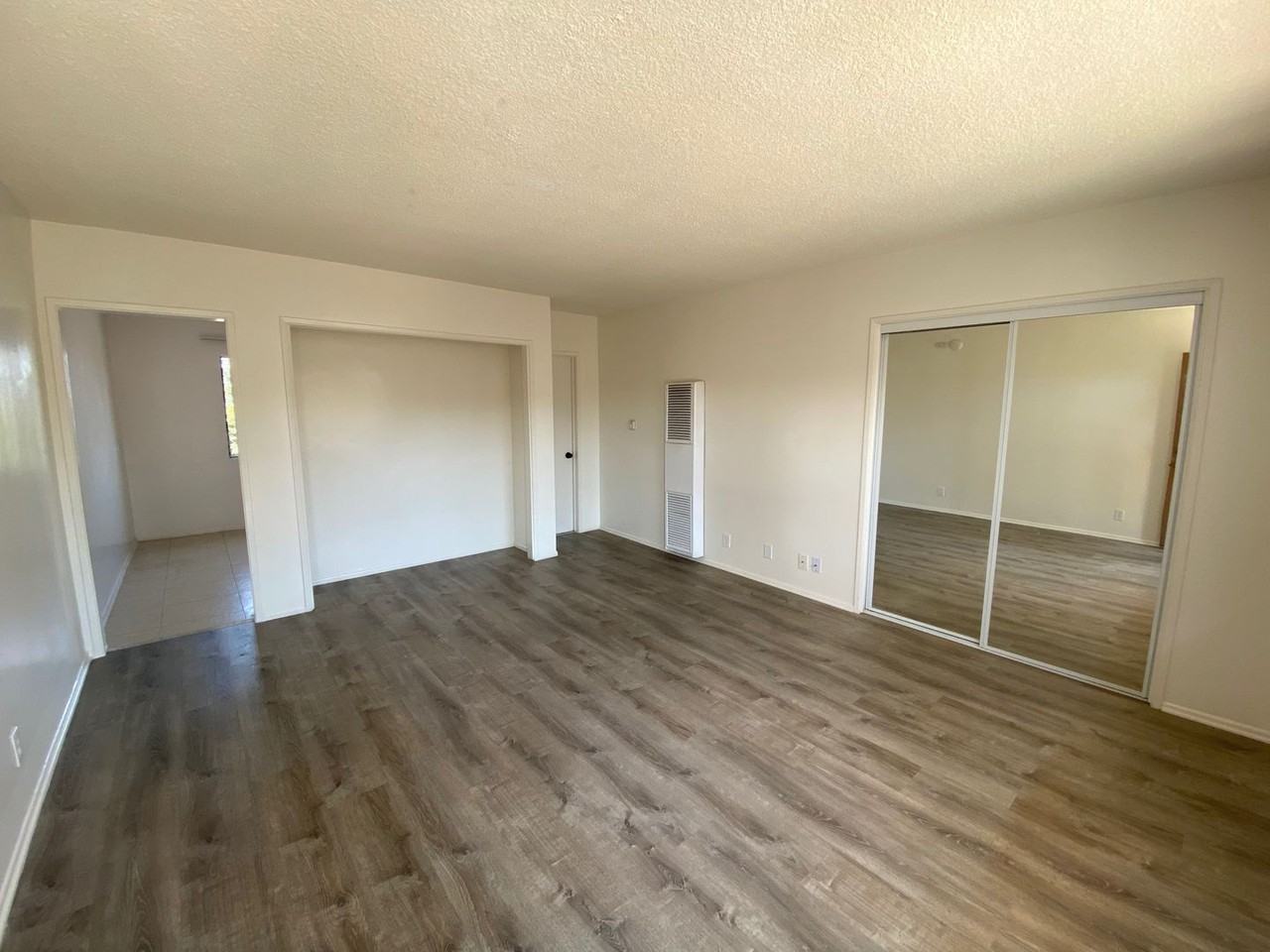 Royal Palms Apartments - Photo 7 of 13