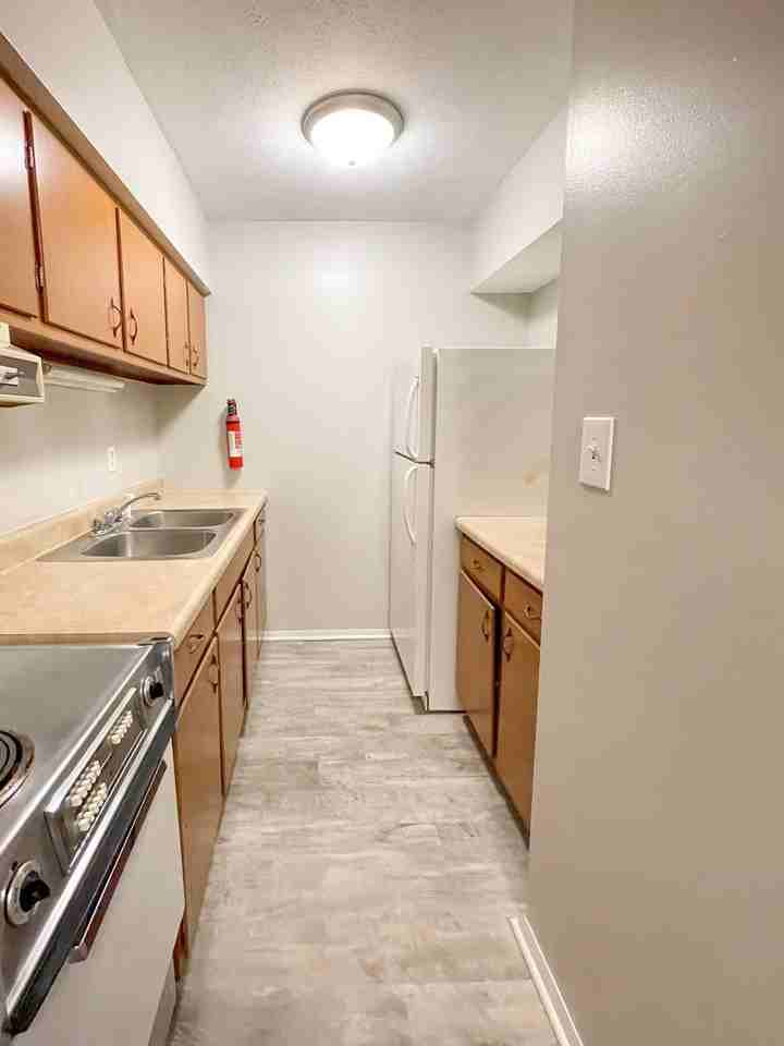 2310 N Oakwood Ave - Photo 6 of 16