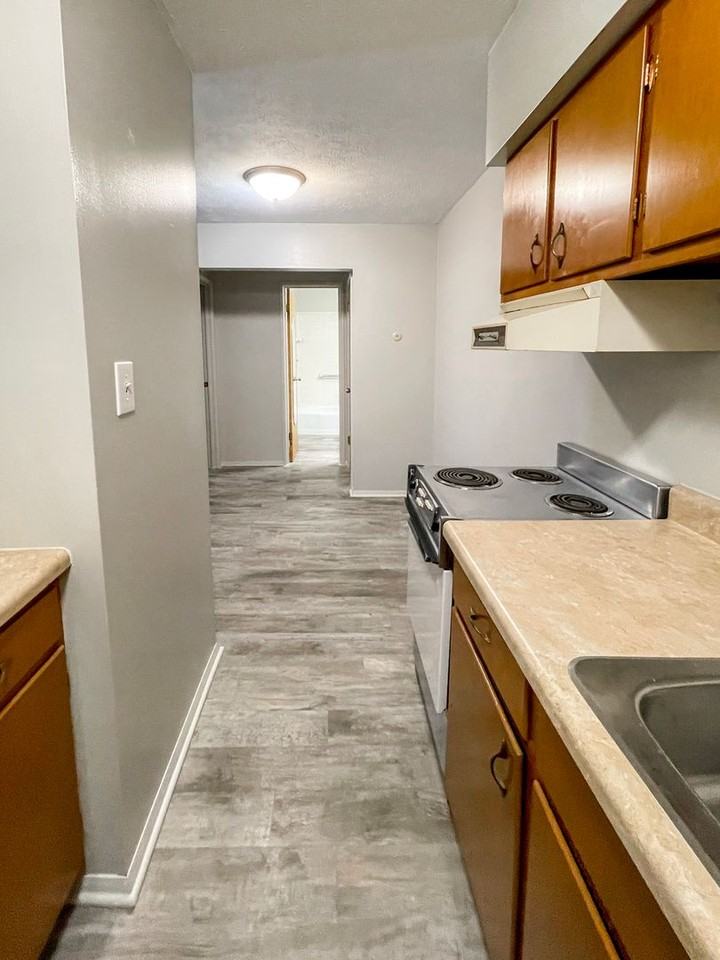 2310 N Oakwood Ave - Photo 7 of 16