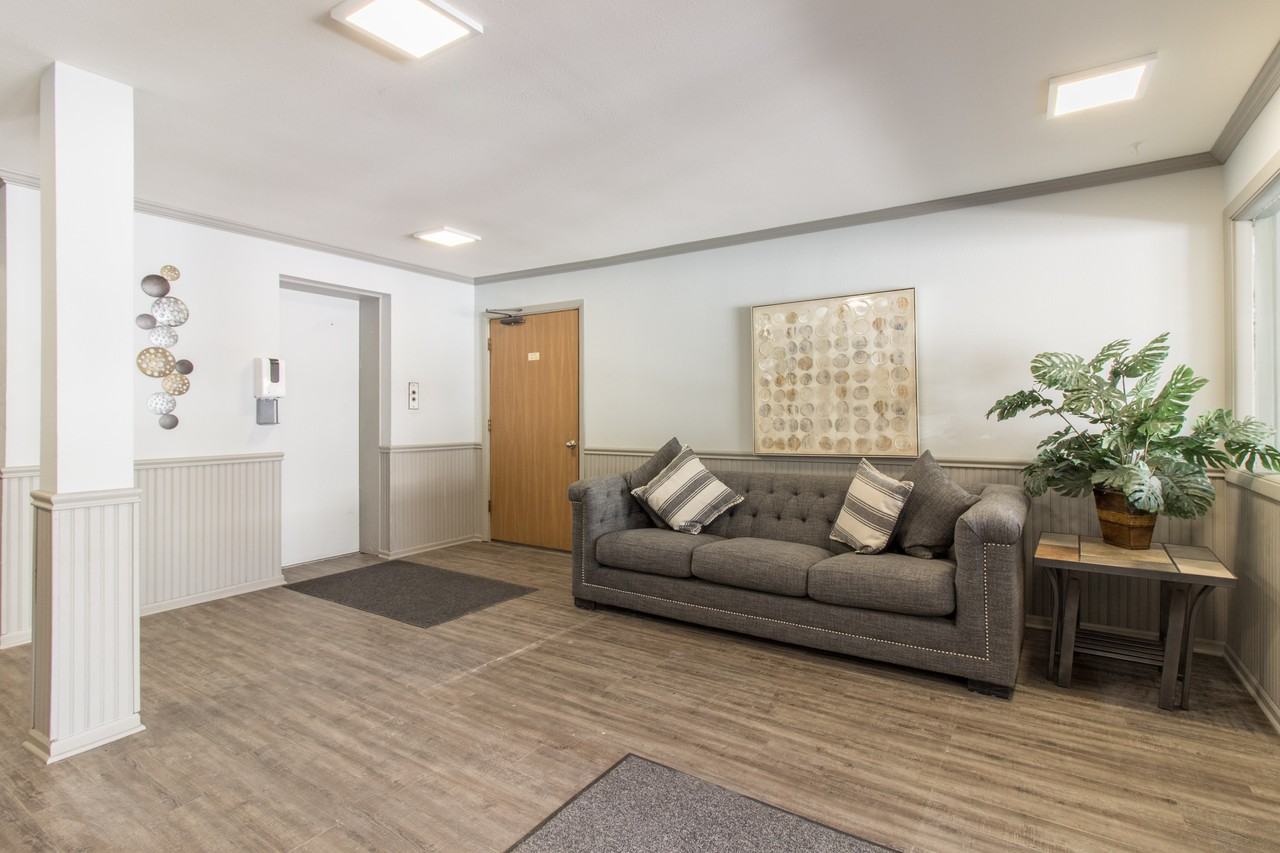 Lake Park Apartments - Photo 2 of 13