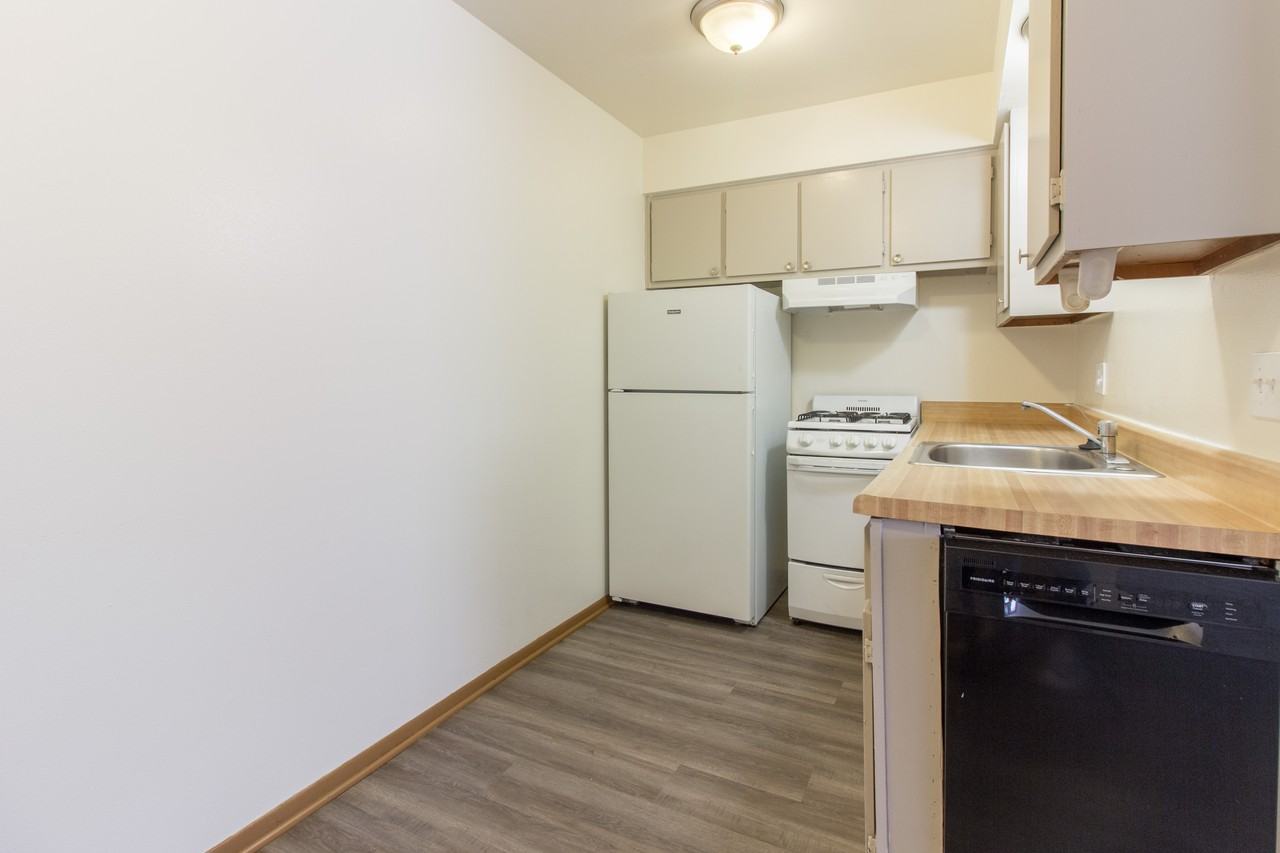 Lake Park Apartments - Photo 6 of 13