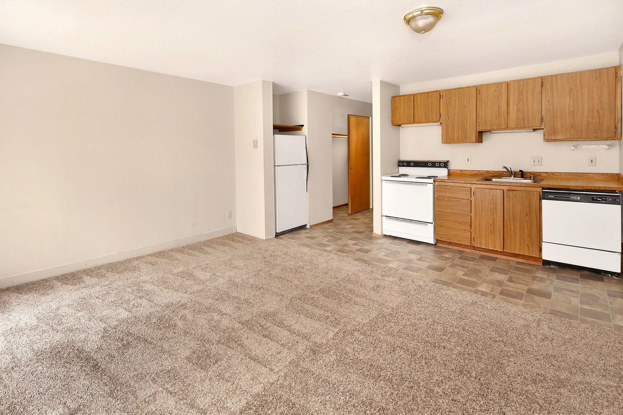 2303 Taylor Ave - Photo 5 of 18