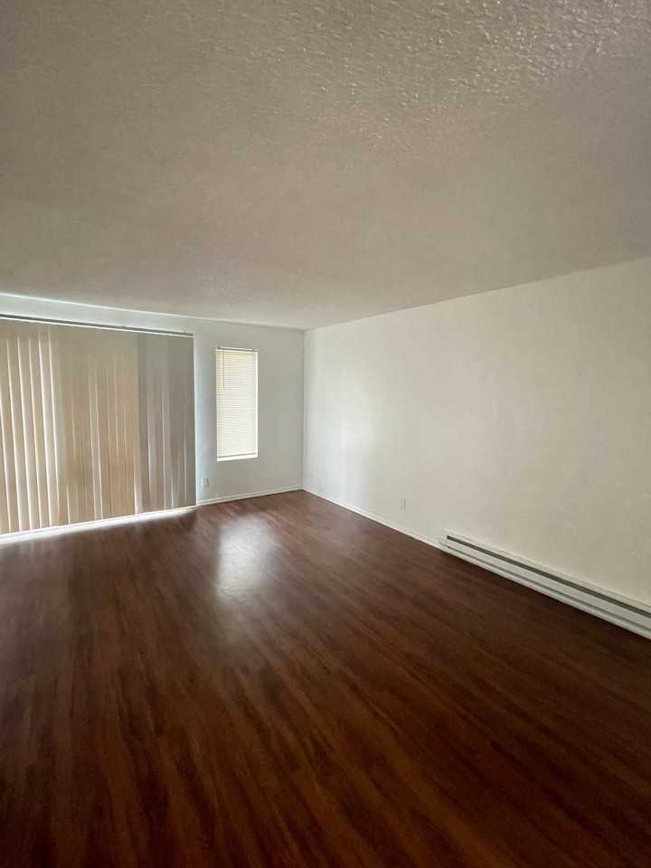 Avalon Apartments - Photo 6 of 12