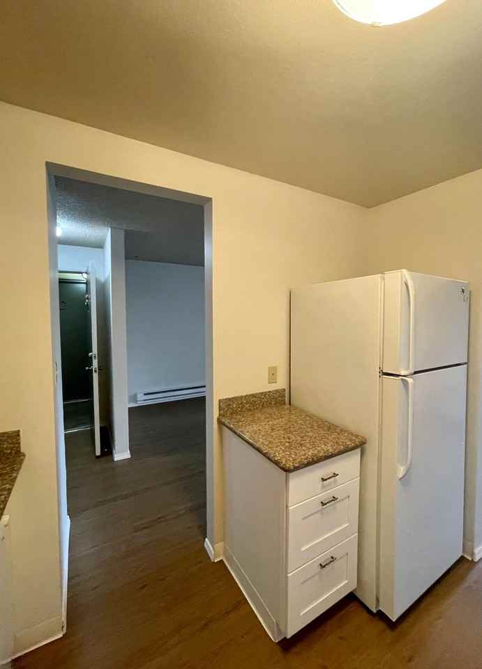 Avalon Apartments - Photo 7 of 12