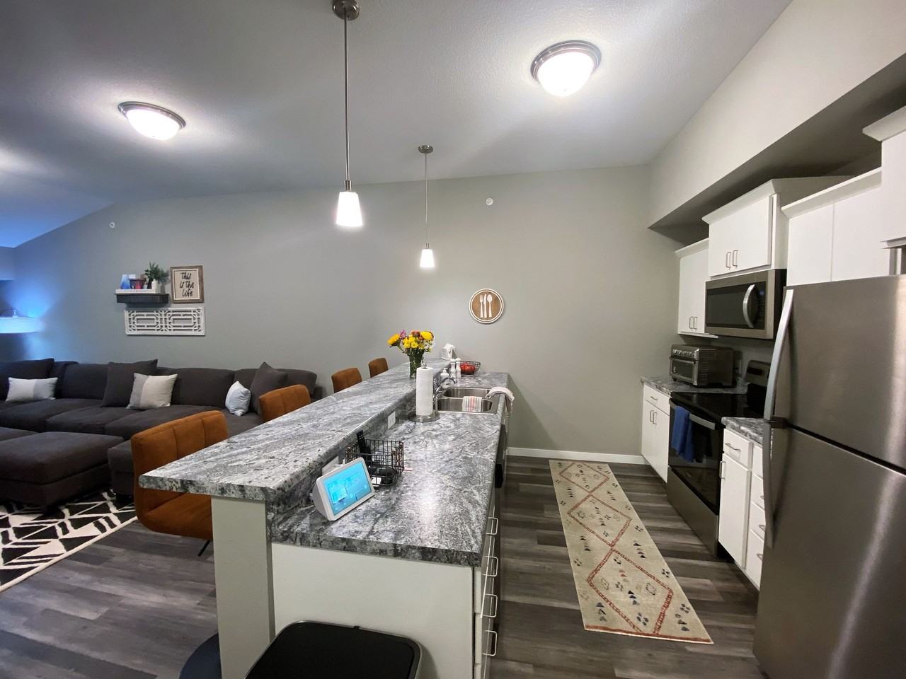 325 Florence Ave - Photo 3 of 10