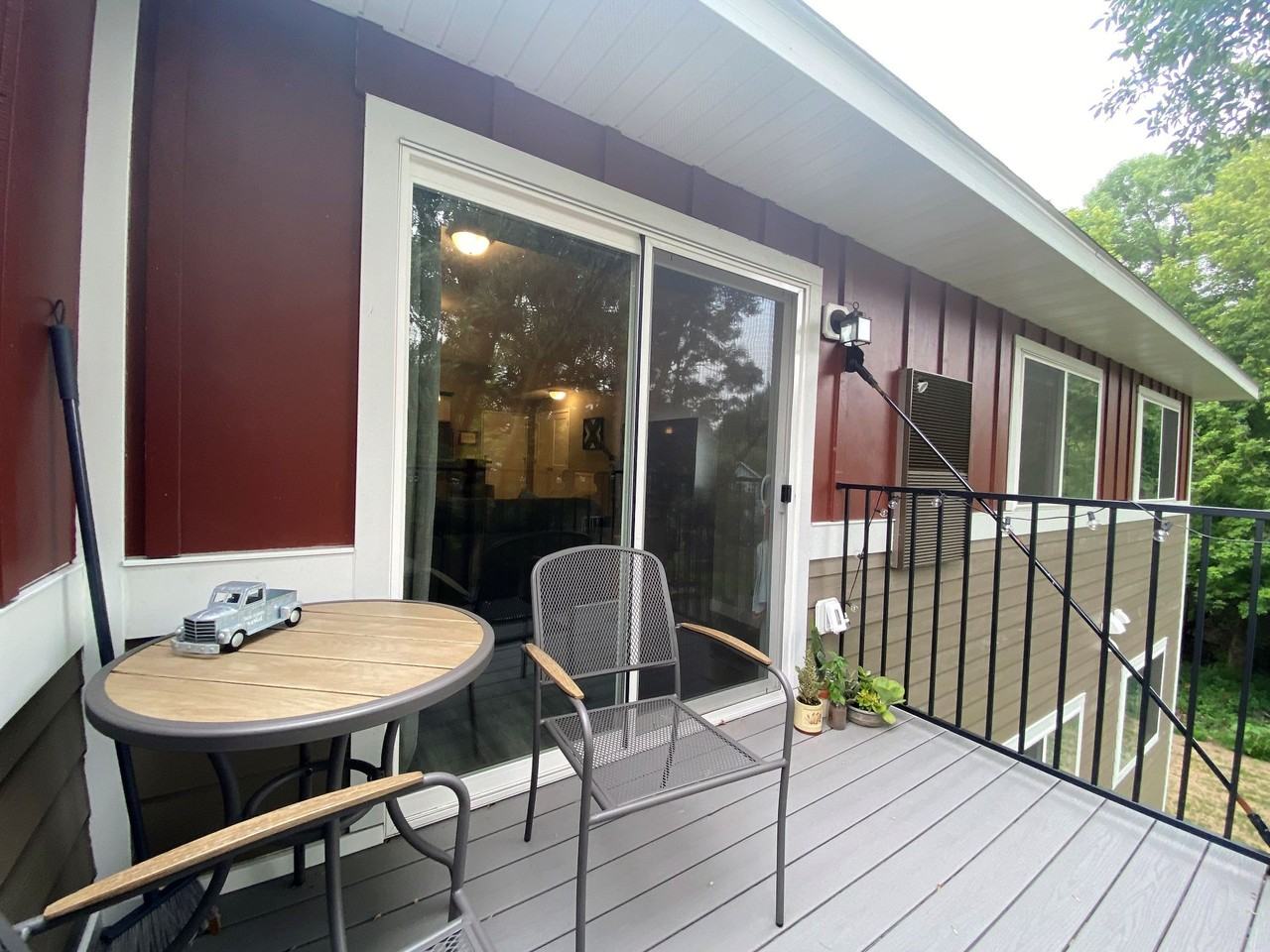 325 Florence Ave - Photo 6 of 10