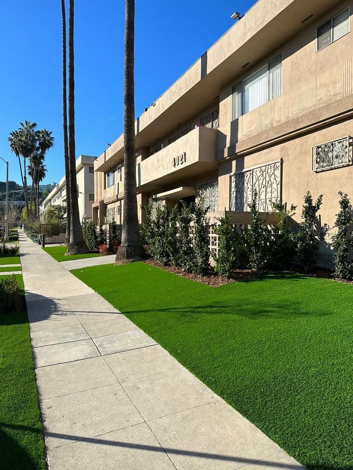 4021 Stevely Ave - Photo 3 of 5