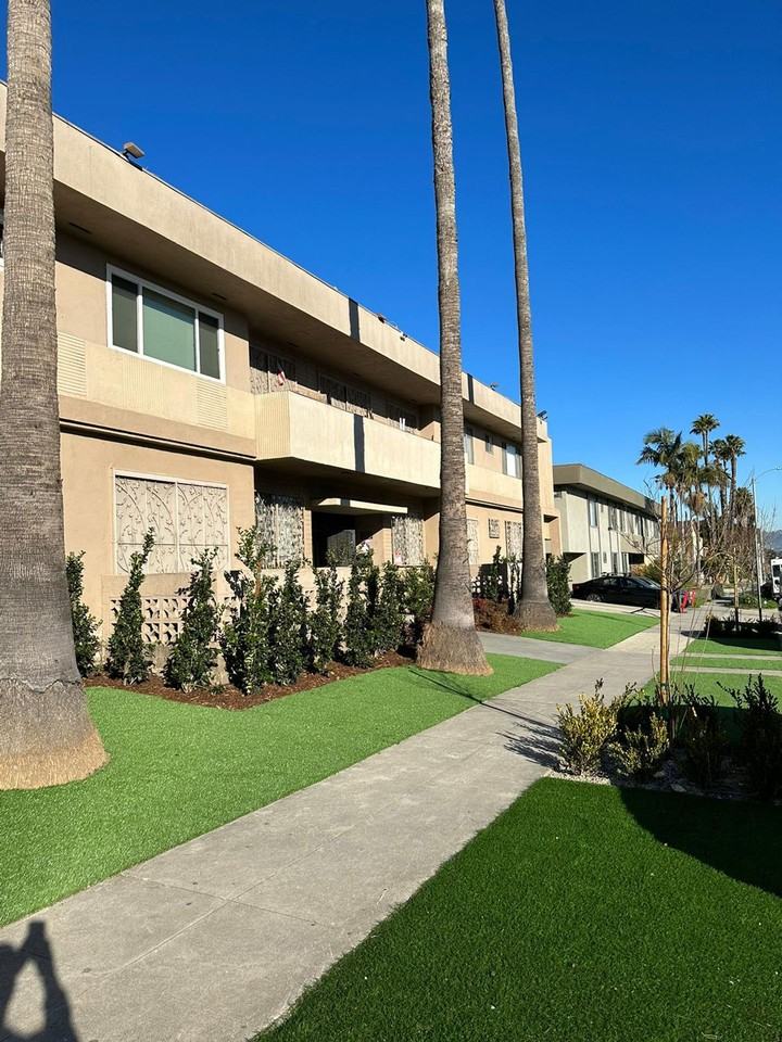 4021 Stevely Ave - Photo 4 of 5