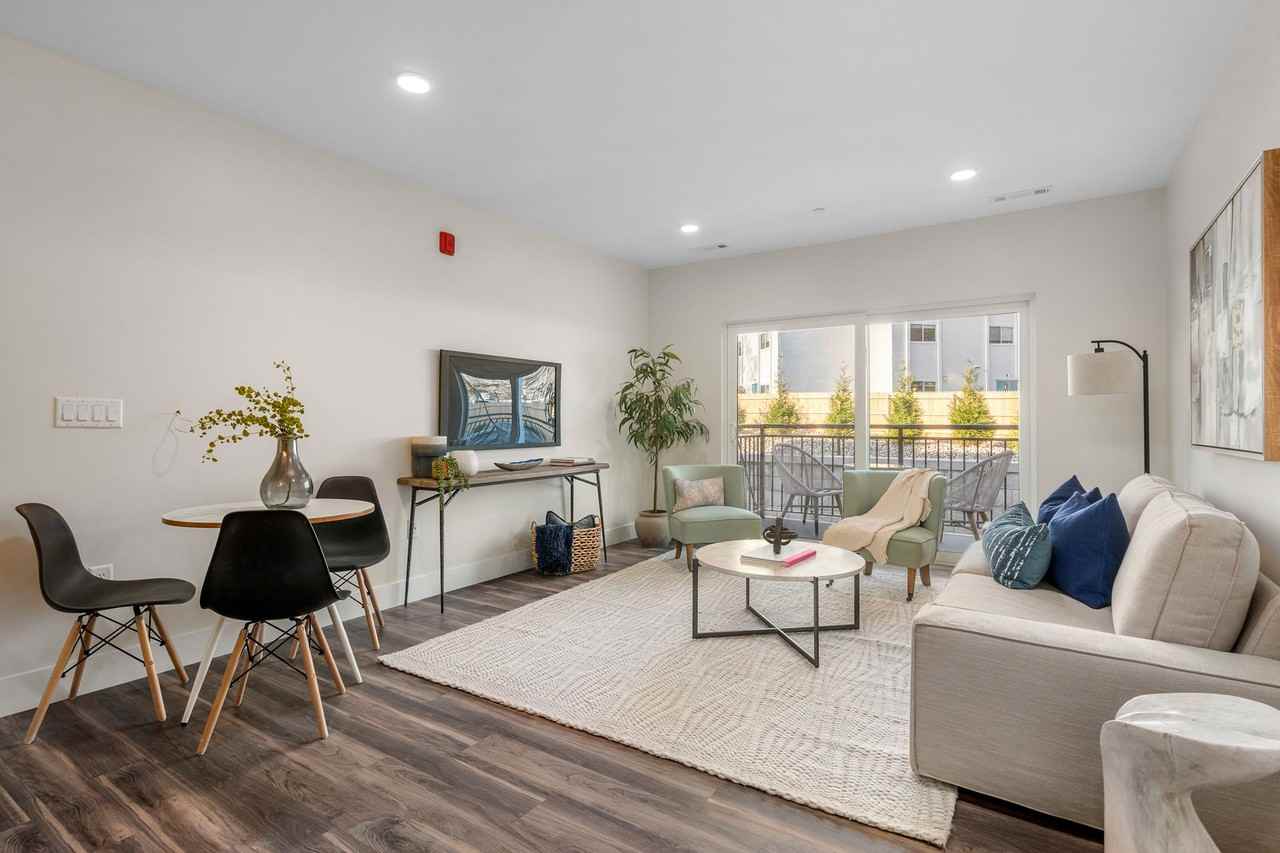 Residence at 850 - Photo 2 of 33