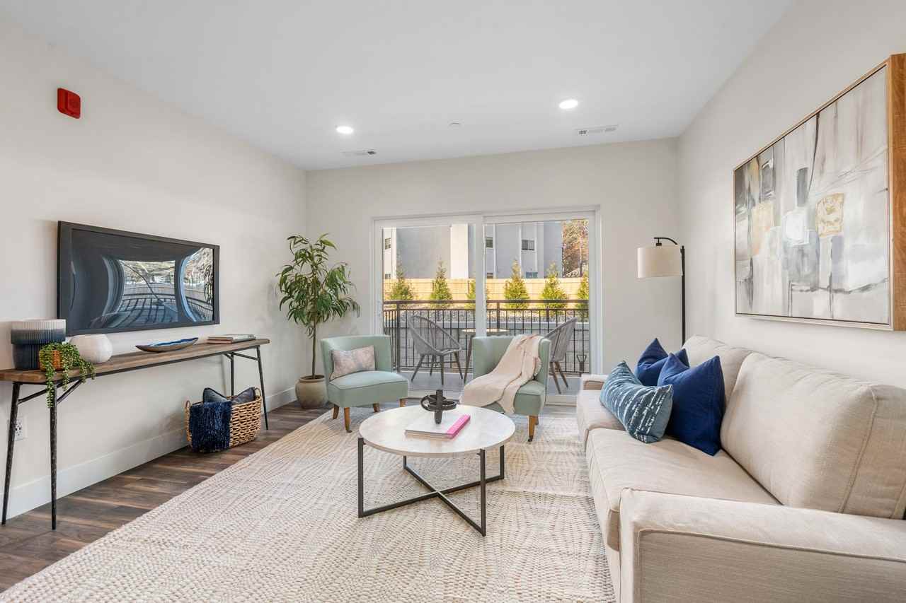 Residence at 850 - Photo 4 of 33