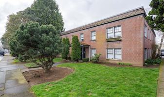 featured image of 2214 Broadway St