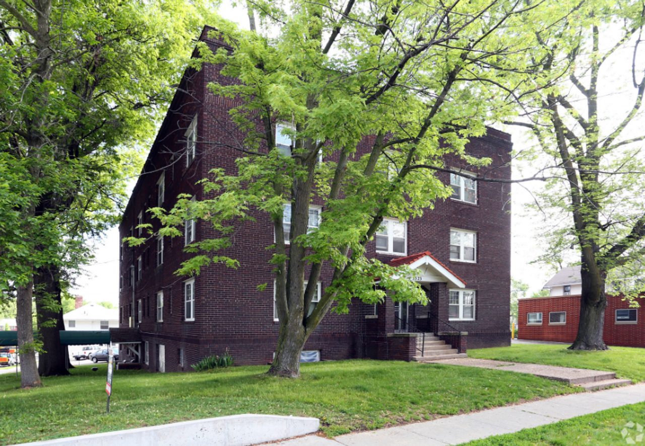 Ingersoll Park Studios Apartments 3323 Ingersoll Ave, Des Moines, IA