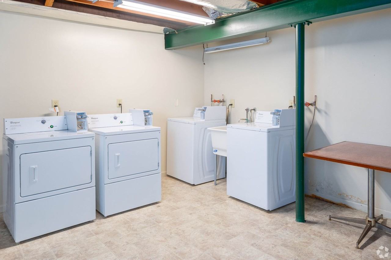308 E Monroe Ave - Photo 4 of 13