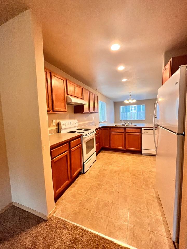 15518 87th Ave E - Photo 6 of 45