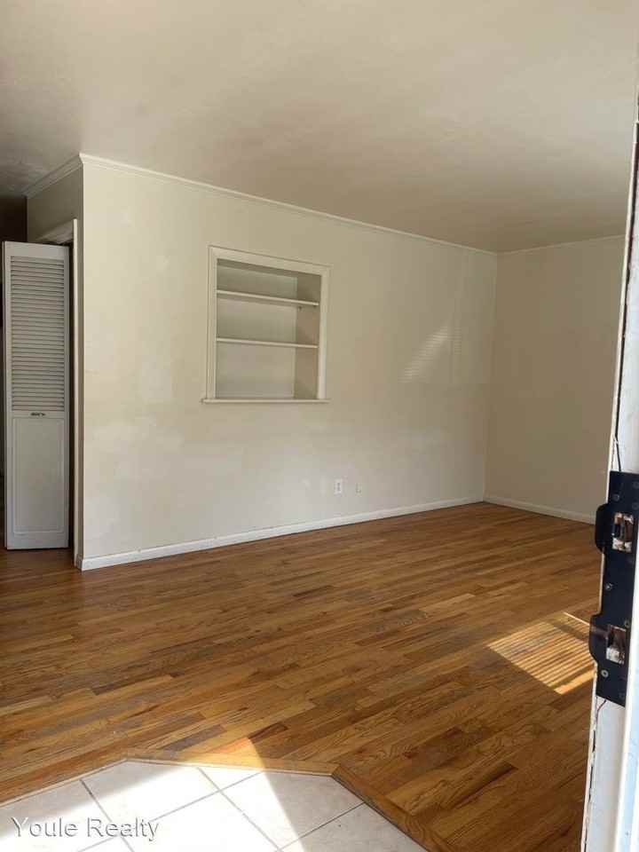 1217 Southridge Dr - Photo 3 of 48