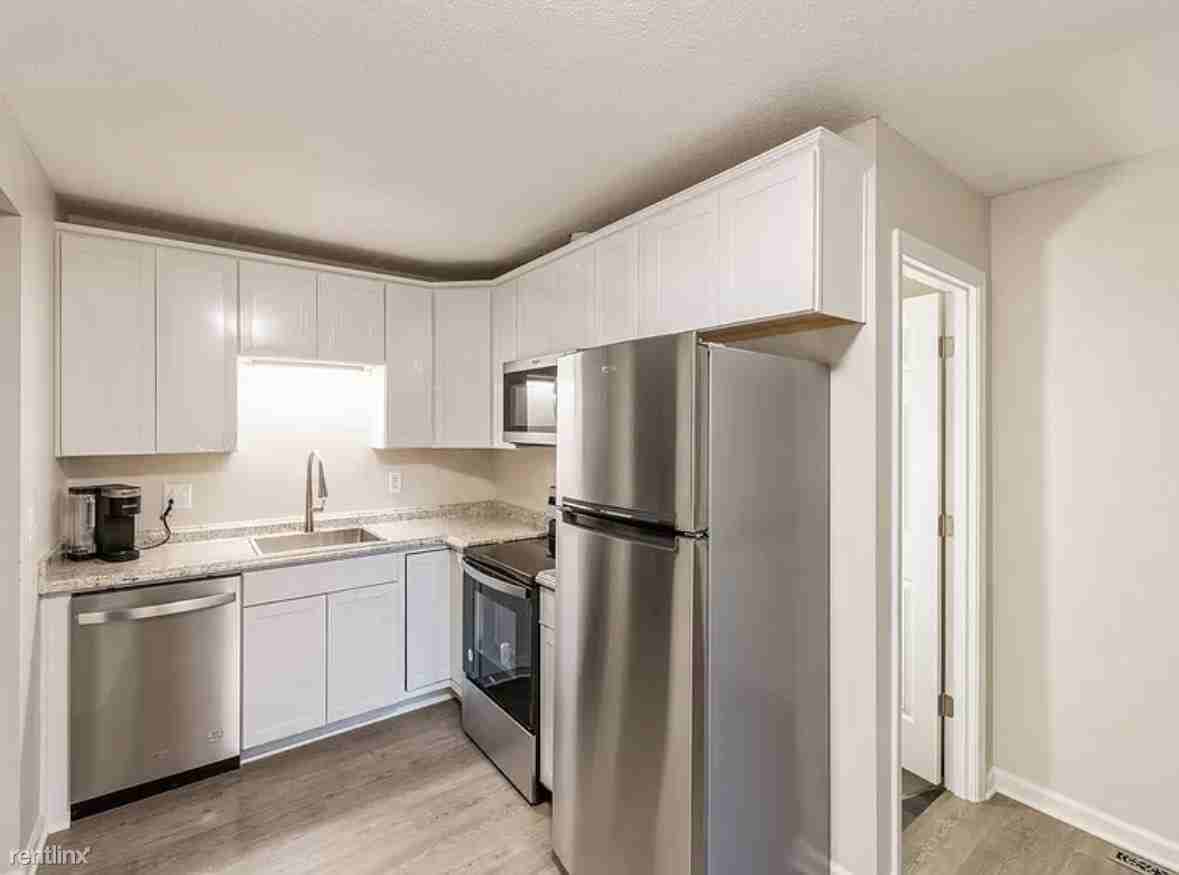 1517 Roosevelt Ave - Photo 3 of 6