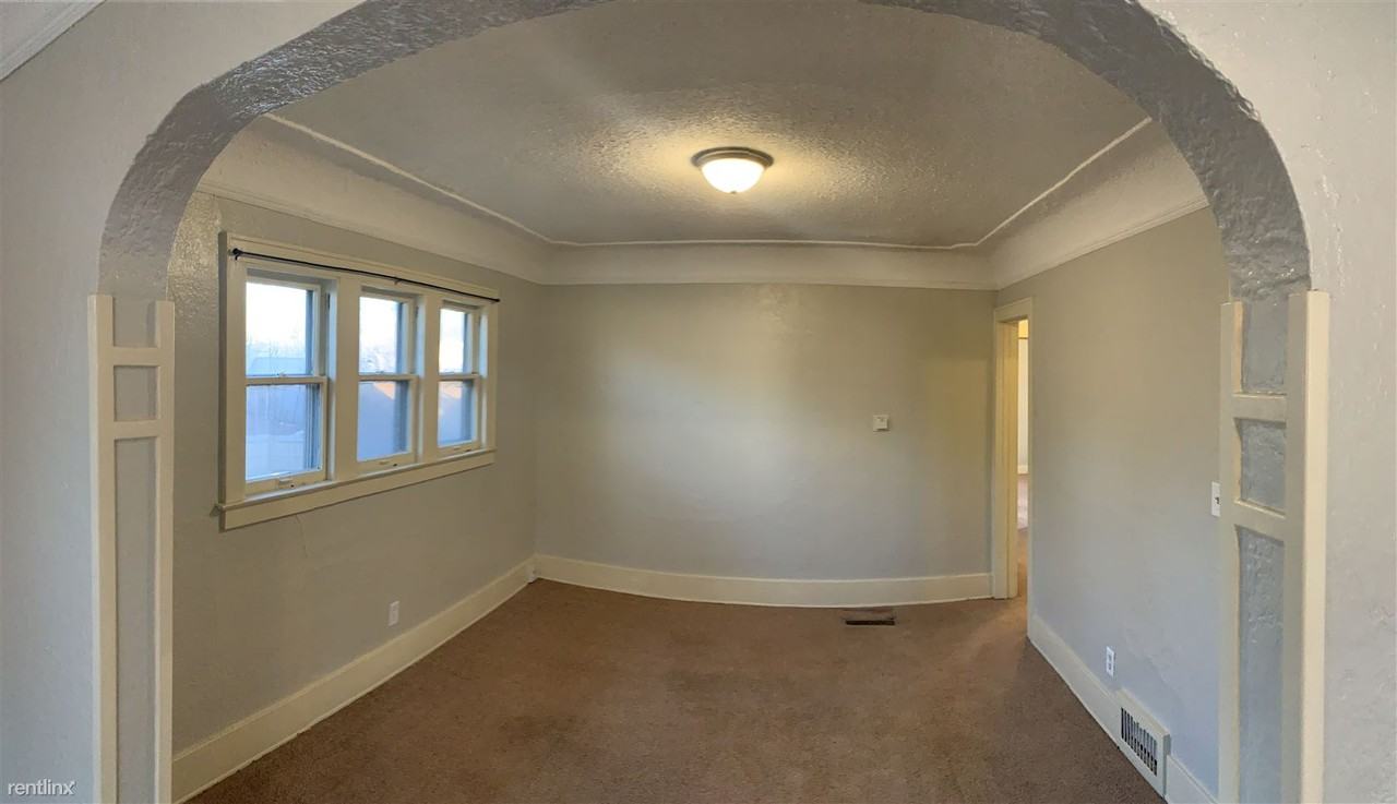 640 Oakdale St Se - Photo 3 of 8