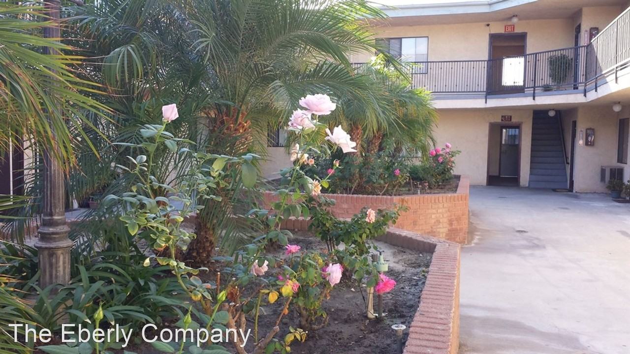 7112 Woodman Ave - Photo 3 of 14