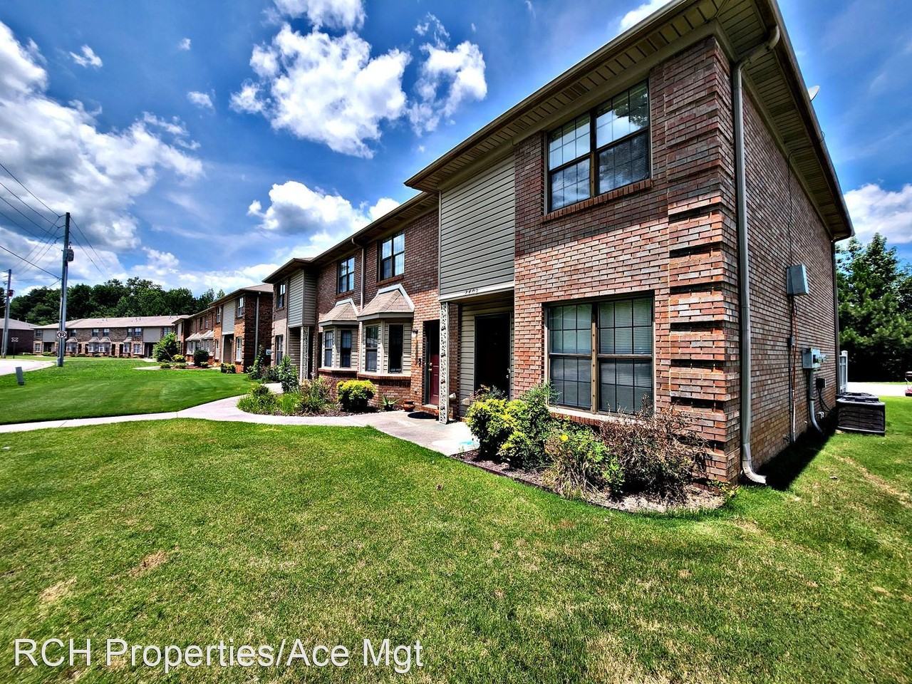 2402 - 2422 Gaslight Pl SW - Photo 3 of 3