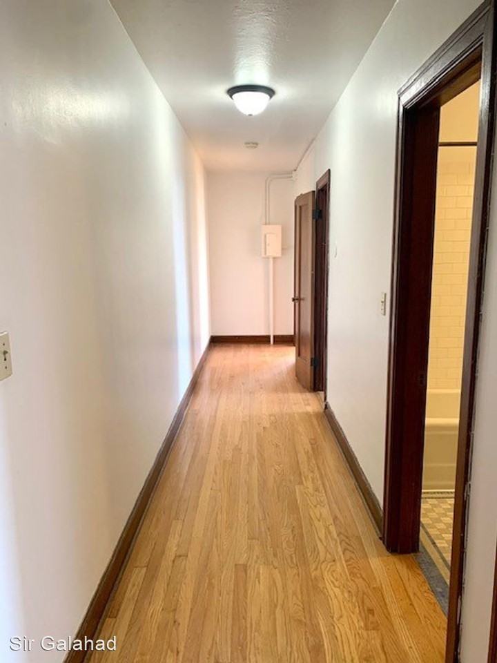 903 Bellevue Pl E - Photo 3 of 16