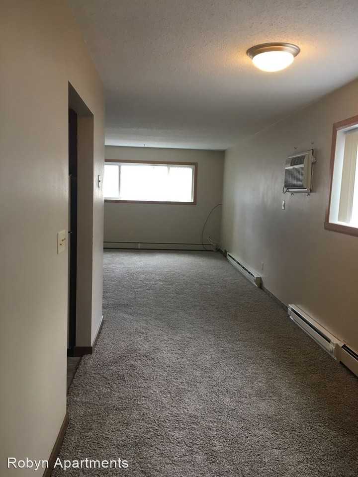 1311 University Dr N - Photo 2 of 10