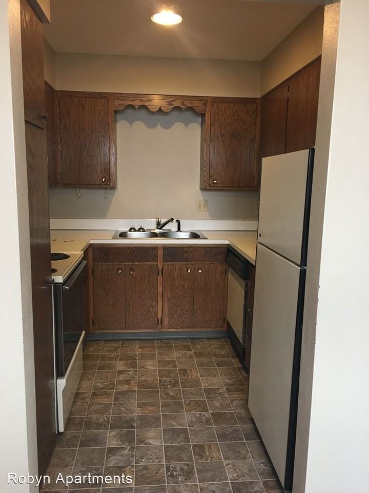 1311 University Dr N - Photo 3 of 10