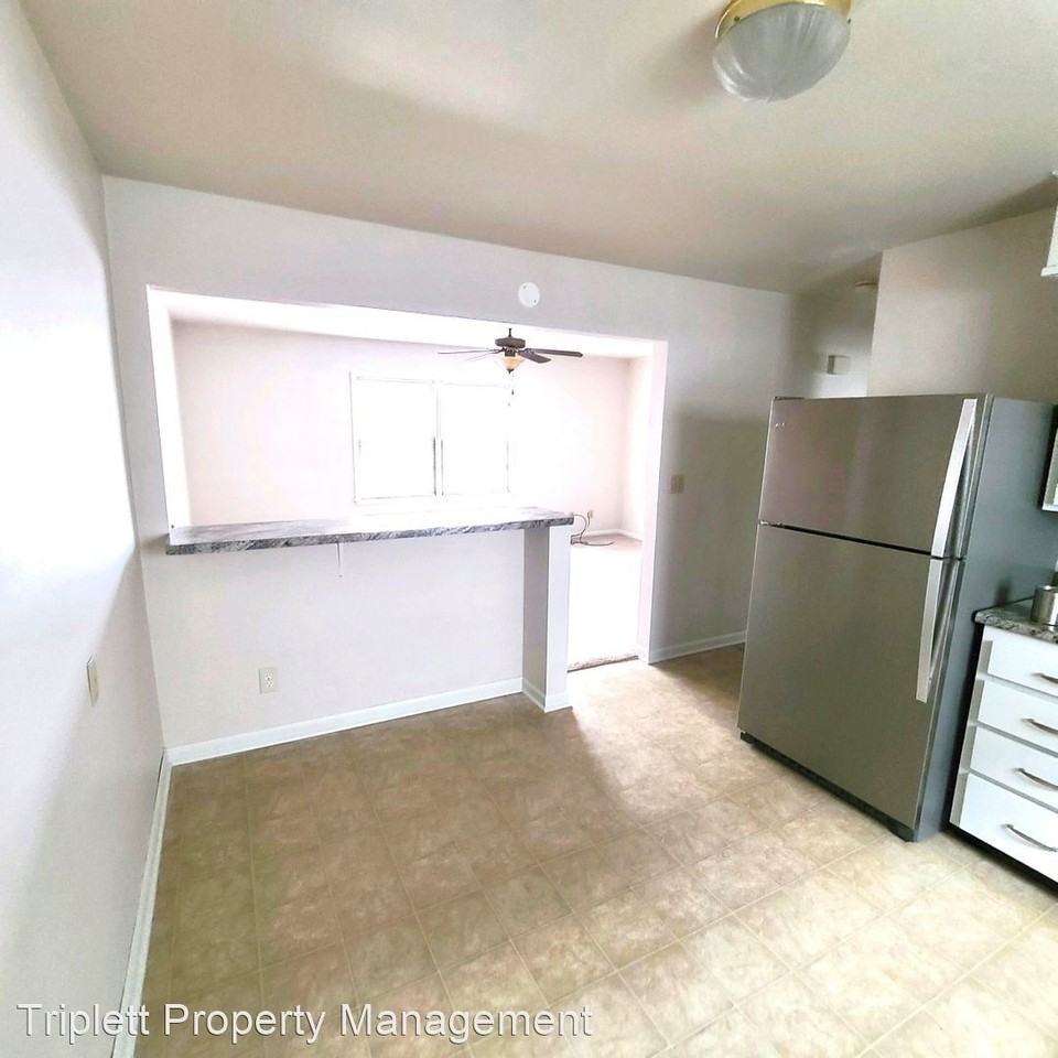 136 Campus Avenue - Photo 3 of 10