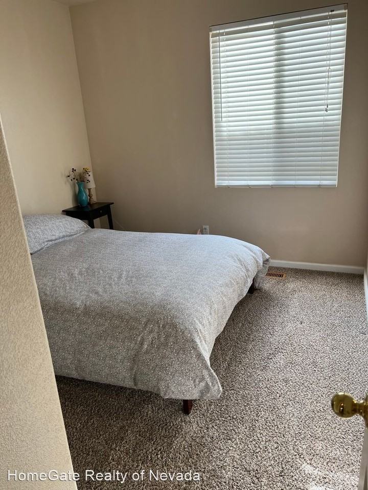 2372 Signa Dr - Photo 2 of 9