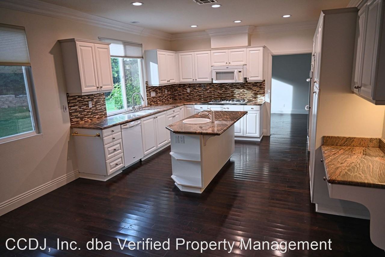24589 Lola Ln - Photo 2 of 15