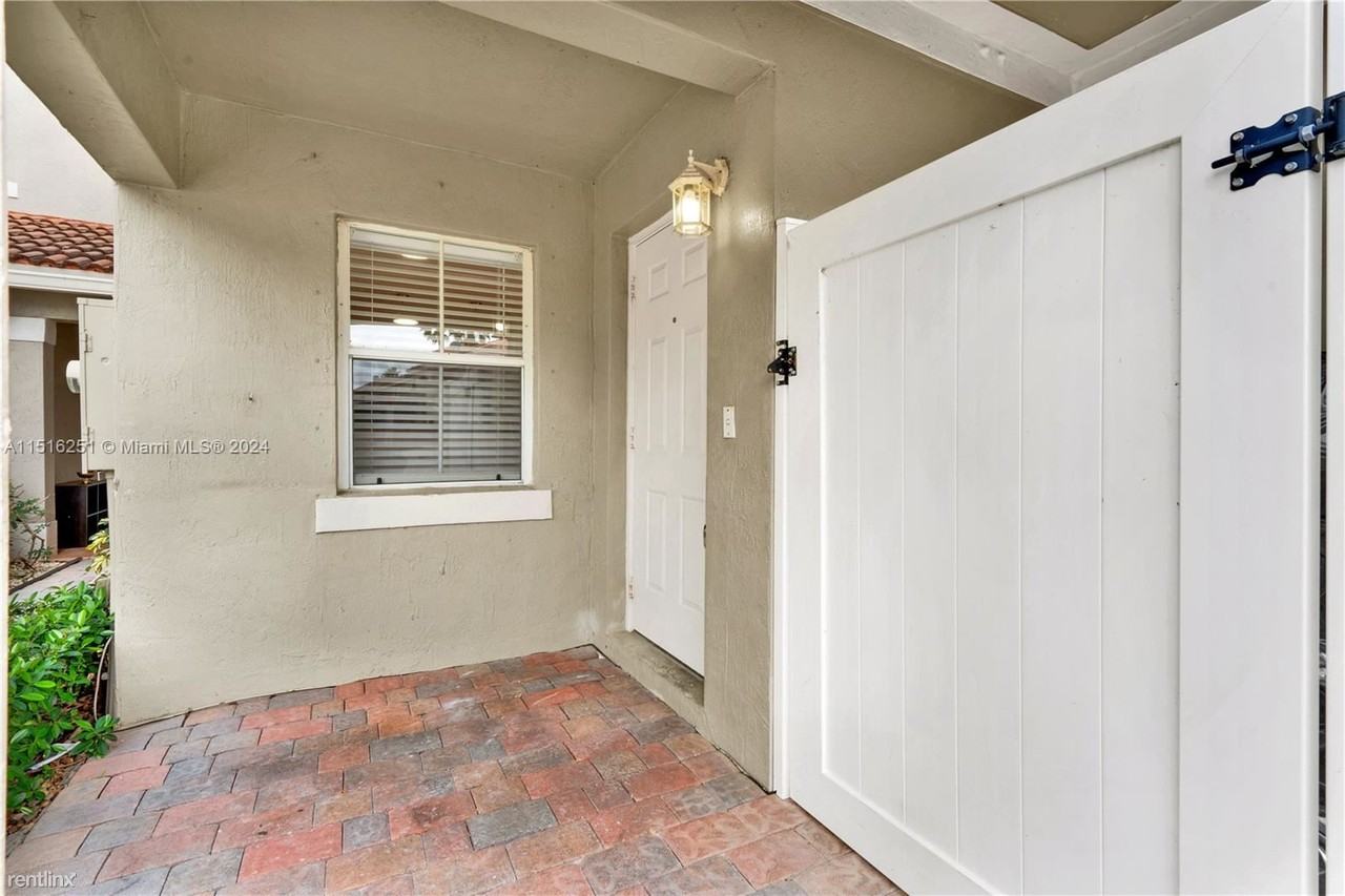 5411 Sw 125th Ter - Photo 2 of 18