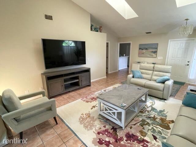 1008 Ocean Dunes Cir - Photo 3 of 19