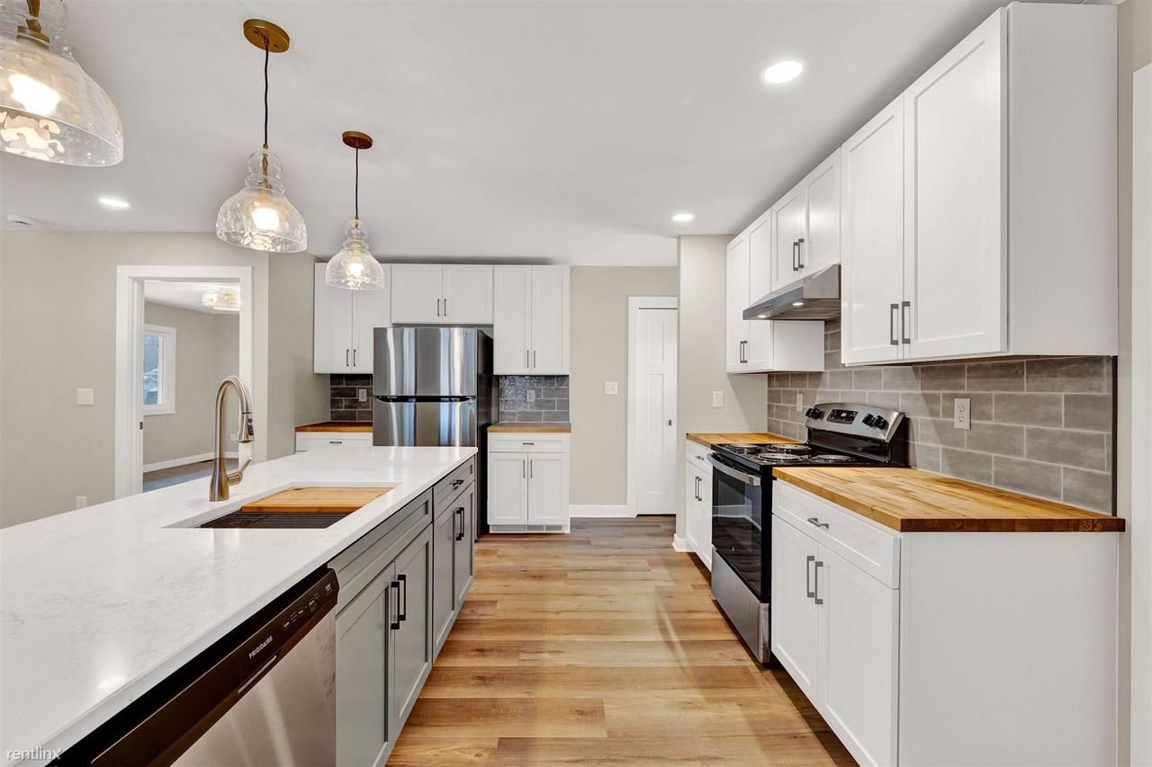 S67W13770 Hardwicke Pl - Photo 3 of 18