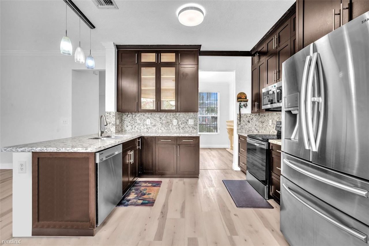 15032 Sw 20th St - Photo 2 of 34