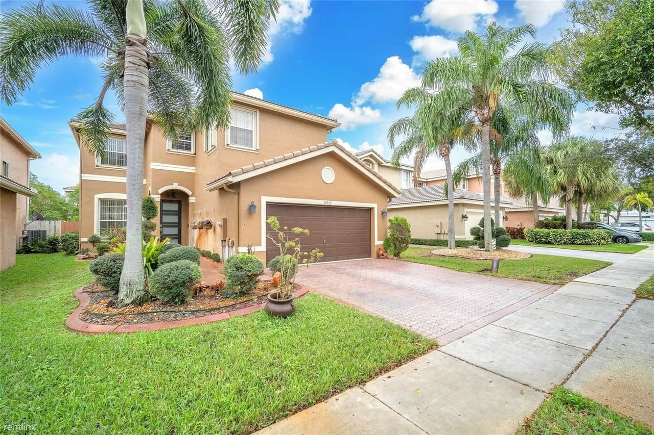 15032 Sw 20th St - Photo 3 of 34