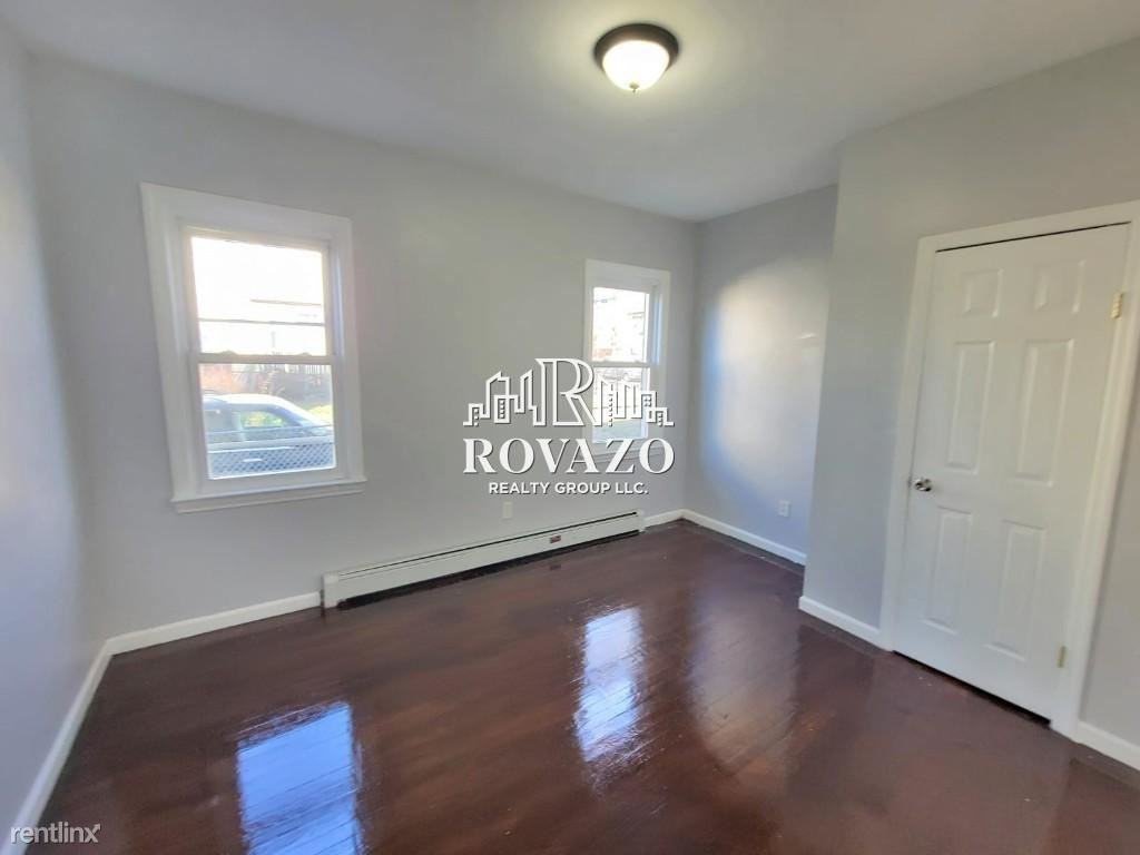 102 Grumman Ave - Photo 2 of 7