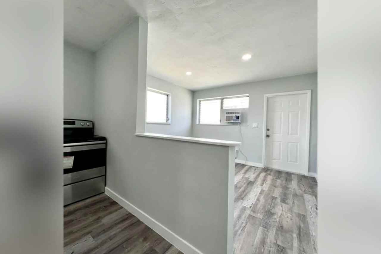 725 Nw 7th Ave - Photo 3 of 15