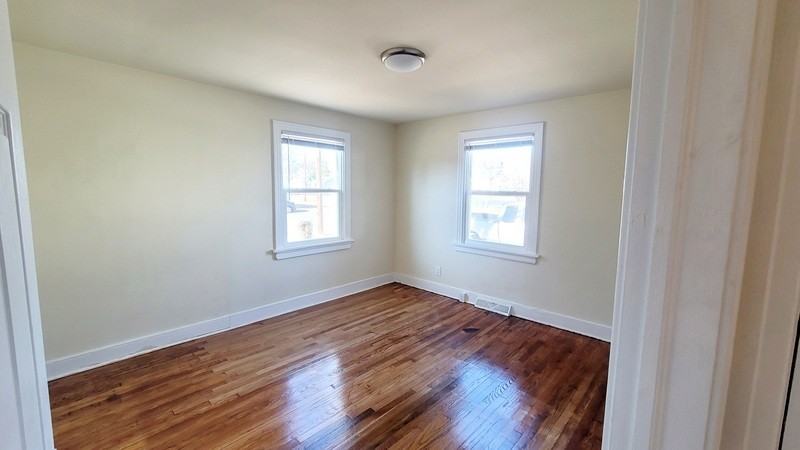 3811 Larry St - Photo 4 of 11