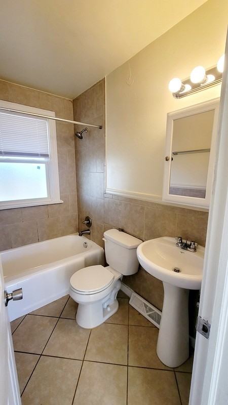 3811 Larry St - Photo 7 of 11