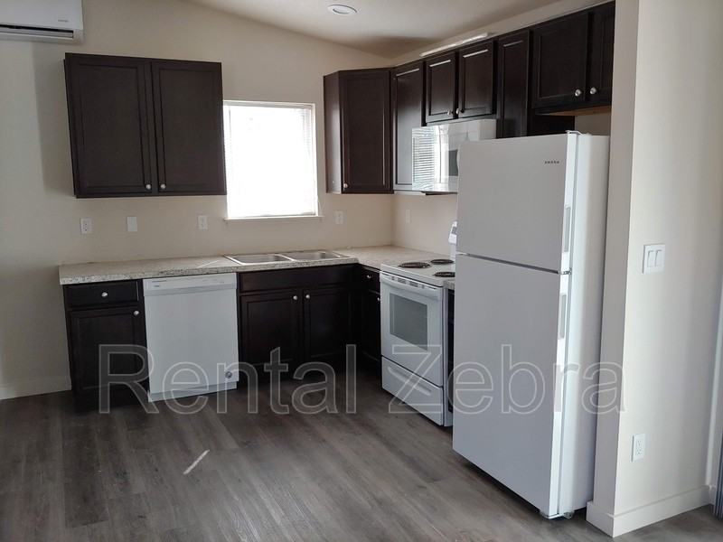 374 Se Garner St - Photo 3 of 13