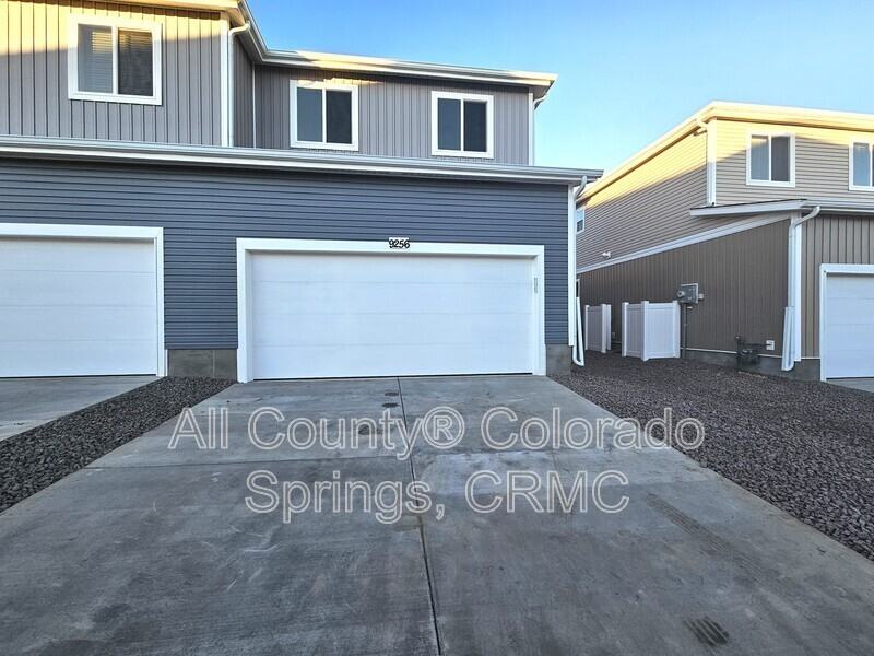 9256 Lytle Grv - Photo 2 of 19