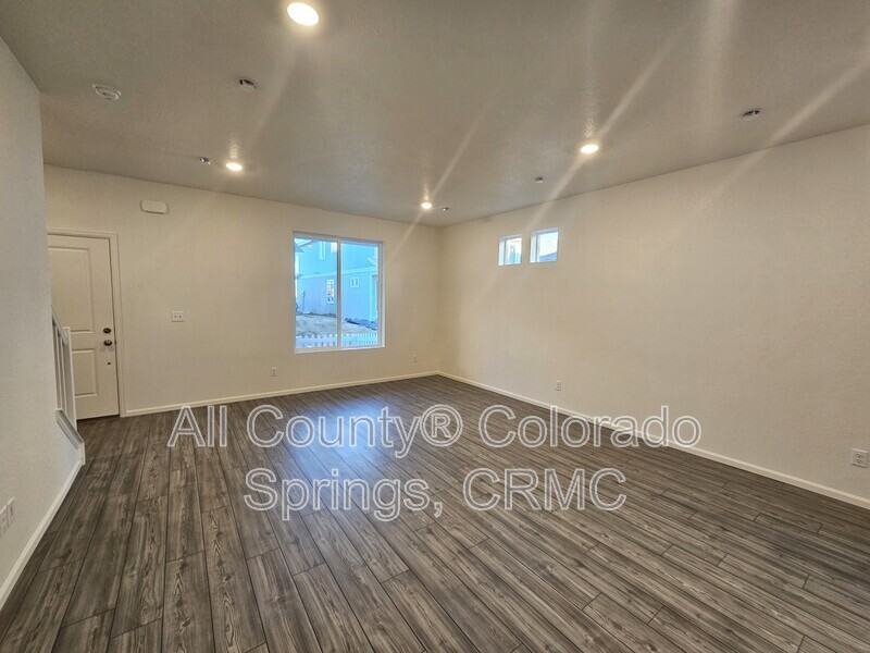 9256 Lytle Grv - Photo 3 of 19