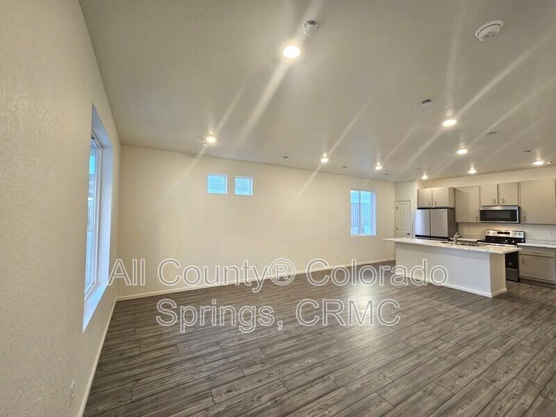 9256 Lytle Grv - Photo 4 of 19