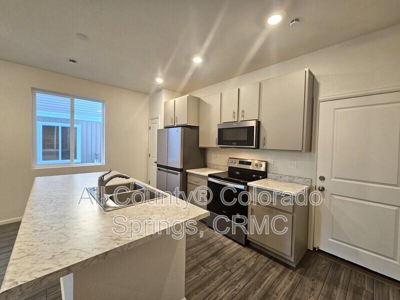 9256 Lytle Grv - Photo 5 of 19