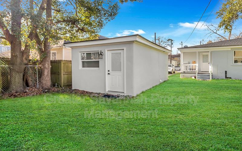 734 E Anderson St - Photo 2 of 9