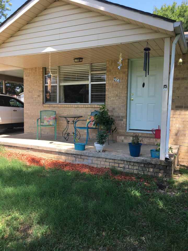 224 Terrie Dr - Photo 2 of 12