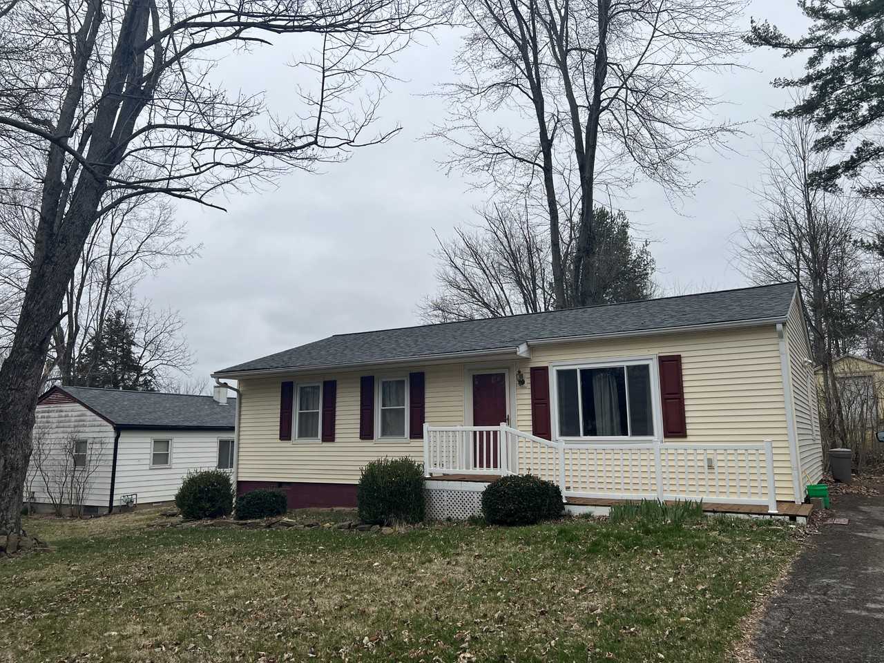 214 W Chester Dr - Photo 2 of 3