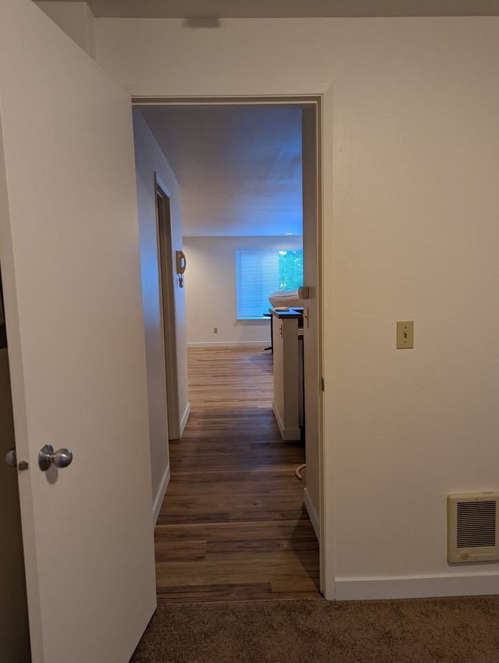 1421 4th Ave W #202 - Photo 4 of 11